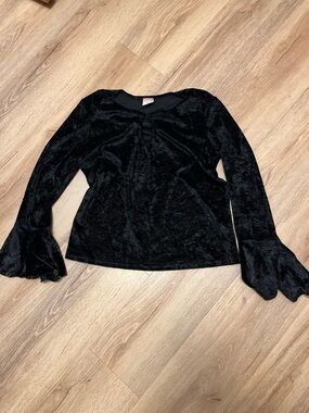 Massini Black Velvet Bell Sleeve Top - Women